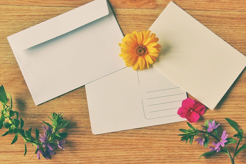 Solution clé en main : impression et routage de cartes postales personnalisées avec affranchissement 