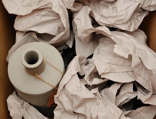 Préparation de produits fragiles et emballage sécurisé pour e-commerce